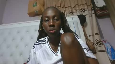 Snapshot of sweetnovah chatting on May 18, 2026, 4:46 pm Novah girlie online show from May 18, 2026, 4:46 pm