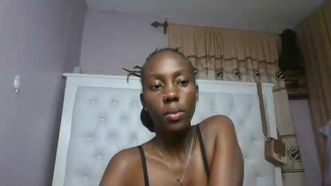Snapshot of sweetnovah chatting on June 16, 2026, 3:31 am Novah girlie online show from June 16, 2026, 3:31 am