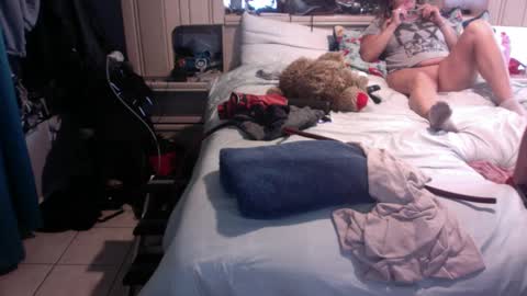 WeAim2PZzz online show from December 9, 2024, 10:52 pm