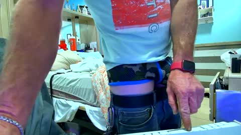 WeAim2PZzz online show from February 20, 2025, 8:36 pm