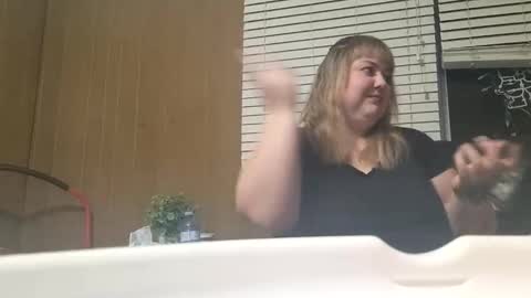 Snapshot of sweetpea6869 chatting on December 21, 2025, 7:26 am babygirl online show from December 21, 2025, 7:26 am