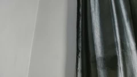 slim ivy online show from October 20, 2025, 5:57 pm