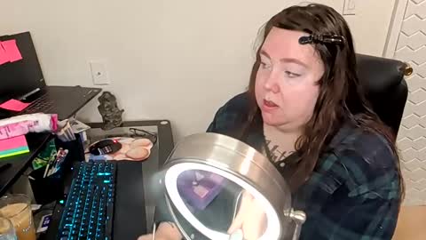 Snapshot of sweetsapphics chatting on November 5, 2025, 10:04 am ruby and scarlet online show from November 5, 2025, 10:04 am