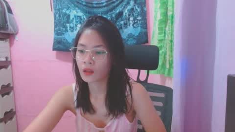 Mia online show from July 17, 2026, 4:30 am