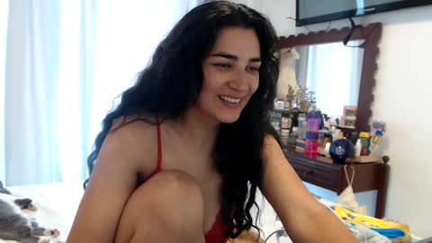 Snapshot of sweetsmile28 chatting on October 18, 2025, 4:30 pm Dianis online show from October 18, 2025, 4:30 pm