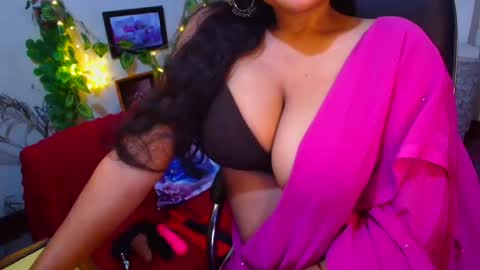 SweetSour online show from November 19, 2025, 1:27 am