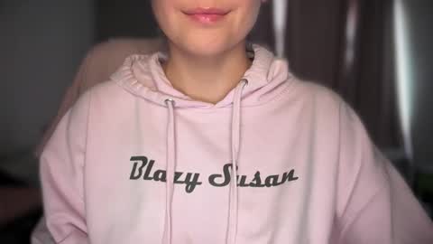 Snapshot of sweetssmashed chatting on October 24, 2025, 10:39 pm sweetssmashed online show from October 24, 2025, 10:39 pm