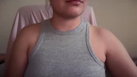 Snapshot of sweetssmashed chatting on May 5, 2026, 11:24 pm sweetssmashed online show from May 5, 2026, 11:24 pm