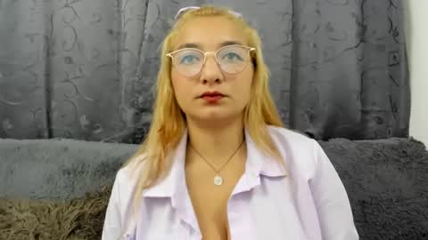 Snapshot of sweettcandys chatting on February 17, 2025, 6:48 pm Carla Dubois online show from February 17, 2025, 6:48 pm