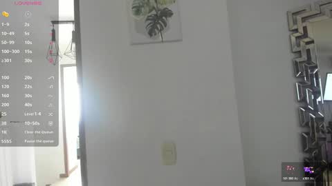 sweetvane_ online show from September 28, 2025, 3:50 pm