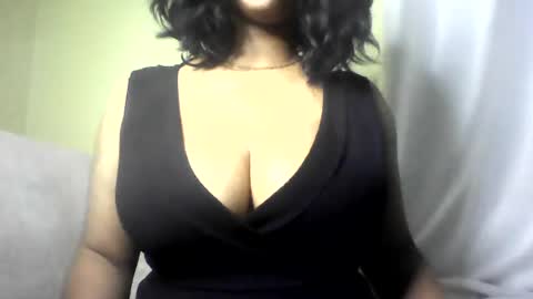 Snapshot of sweetveee chatting on July 4, 2026, 8:37 pm Vee online show from July 4, 2026, 8:37 pm