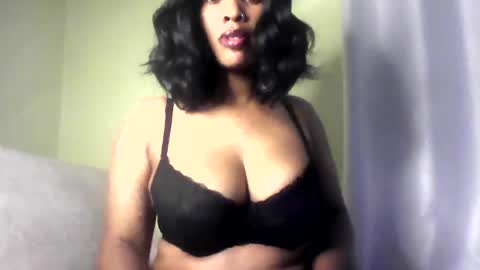 Snapshot of sweetveee chatting on July 5, 2026, 9:33 pm Vee online show from July 5, 2026, 9:33 pm