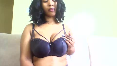Snapshot of sweetveee chatting on July 13, 2026, 10:18 am Vee online show from July 13, 2026, 10:18 am