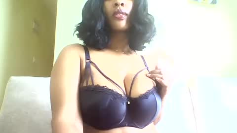 Snapshot of sweetveee chatting on July 21, 2026, 7:22 am Vee online show from July 21, 2026, 7:22 am