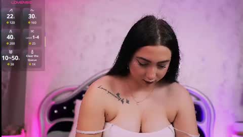 Snapshot of sweety_sasha18 chatting on June 23, 2026, 5:33 pm Sasha online show from June 23, 2026, 5:33 pm