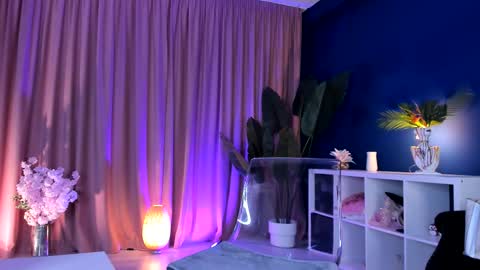 Leya online show from October 27, 2025, 5:44 am