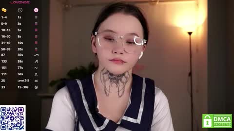 Astrid online show from November 24, 2025, 7:02 pm