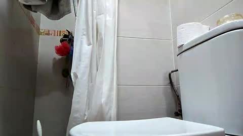 Snapshot of sweetywhity2 chatting on April 24, 2026, 5:15 pm Silvia online show from April 24, 2026, 5:15 pm