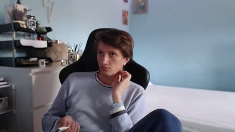 Cat online show from April 15, 2026, 2:35 pm