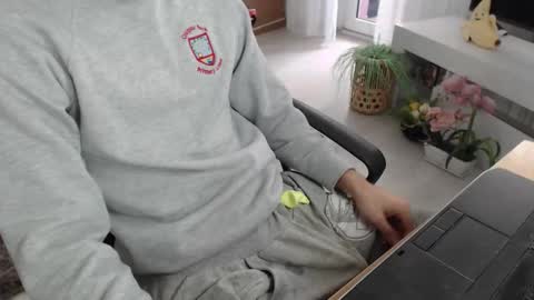 SwetLittleBoy4u online show from September 30, 2025, 9:14 am