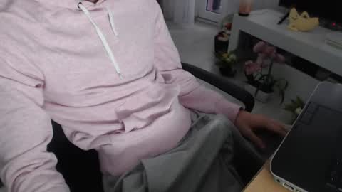 SwetLittleBoy4u online show from November 27, 2025, 11:34 am