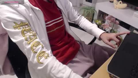 SwetLittleBoy4u online show from December 2, 2025, 10:05 pm