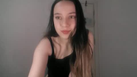 nur online show from November 23, 2025, 5:02 pm