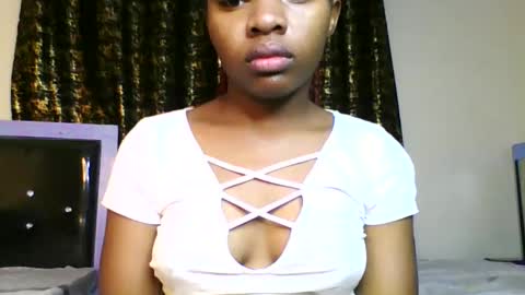 Snapshot of swit_candy chatting on April 29, 2026, 12:27 am Candy online show from April 29, 2026, 12:27 am