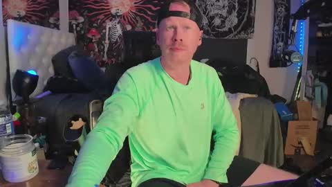 Snapshot of switchdean chatting on October 19, 2025, 7:58 pm Switch online show from October 19, 2025, 7:58 pm