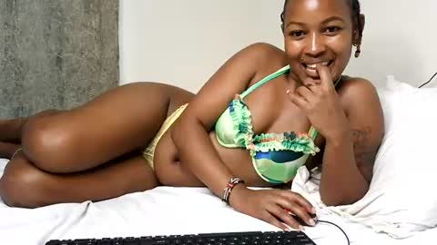 Snapshot of swt_bby chatting on July 1, 2026, 12:51 pm swt_bby online show from July 1, 2026, 12:51 pm
