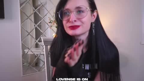 Sophie online show from October 16, 2025, 1:12 pm