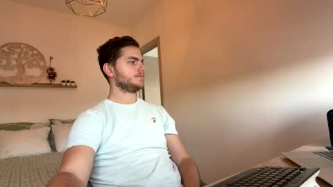 syl092 online show from January 19, 2026, 1:15 pm