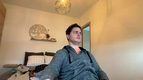 syl092 online show from February 2, 2026, 2:05 pm