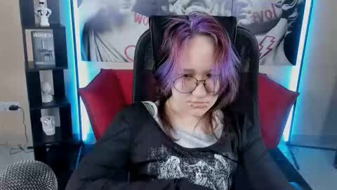 syllviareed online show from December 22, 2025, 7:16 am