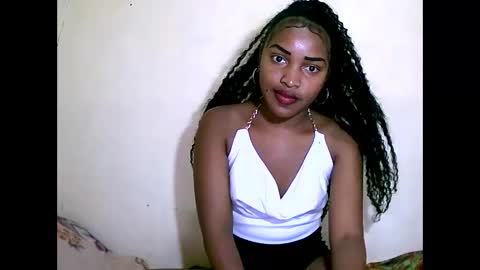 Snapshot of sylviasexy27 chatting on December 4, 2024, 5:38 am sylviasexy27 online show from December 4, 2024, 5:38 am