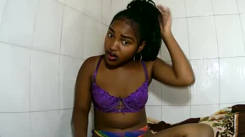 Snapshot of sylviasexy27 chatting on February 20, 2025, 7:34 am sylviasexy27 online show from February 20, 2025, 7:34 am