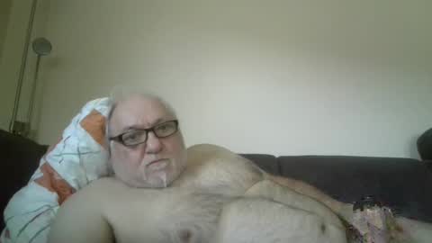 Snapshot of synek65 chatting on December 6, 2024, 1:22 pm synek65 online show from December 6, 2024, 1:22 pm