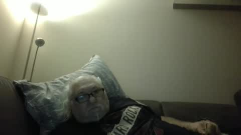 Snapshot of synek65 chatting on December 24, 2024, 5:05 am synek65 online show from December 24, 2024, 5:05 am