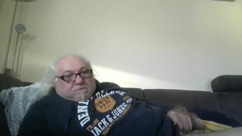 Snapshot of synek65 chatting on January 3, 2025, 1:47 pm synek65 online show from January 3, 2025, 1:47 pm