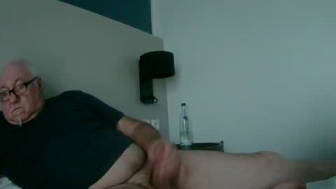 Snapshot of synek65 chatting on January 17, 2025, 3:43 pm synek65 online show from January 17, 2025, 3:43 pm