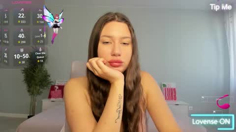 Snapshot of synop_sis chatting on October 21, 2025, 2:12 am Mila online show from October 21, 2025, 2:12 am