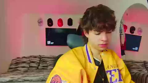 TONER online show from October 14, 2025, 11:49 pm