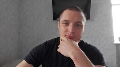 Snapshot of t30t chatting on October 31, 2025, 8:15 am Den online show from October 31, 2025, 8:15 am