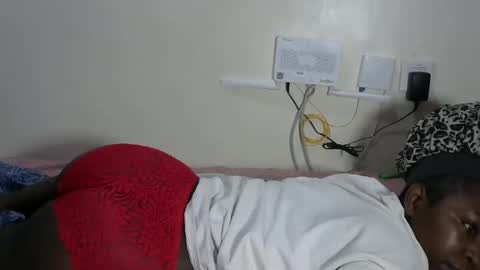 Snapshot of t_rexgirlly1 chatting on October 31, 2025, 12:22 am Tray online show from October 31, 2025, 12:22 am