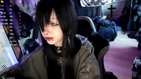 Lina online show from April 6, 2026, 3:13 pm