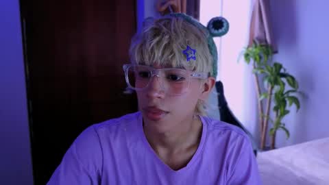 taichi online show from December 2, 2025, 8:26 pm