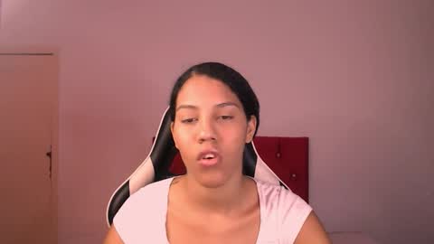 Snapshot of tainara_ebonny chatting on October 29, 2025, 7:15 pm Tainara online show from October 29, 2025, 7:15 pm