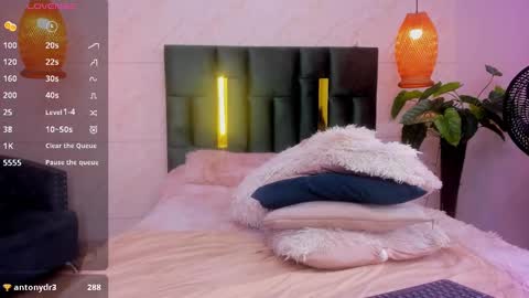 Taissa online show from March 9, 2025, 4:22 pm