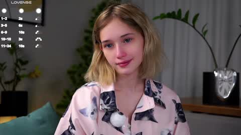 Mia online show from January 25, 2025, 1:43 am