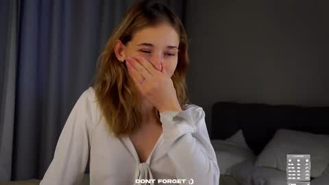 Mia online show from September 16, 2025, 1:39 am